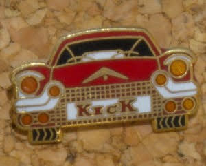 Pin's Kickers Voiture rouge (01)